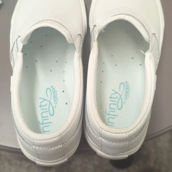 Infinity Rush in White - Picture 2 of 4